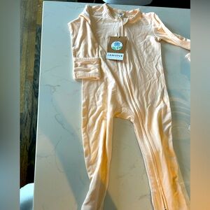 Larkspur bamboo footie 12-18 NWT